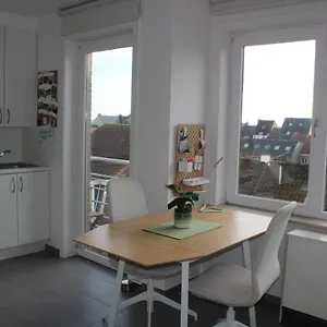 Appartement Studio-appartement In De Gezellige Winkelstraat Van Middelkerke-bad, Middelkerke